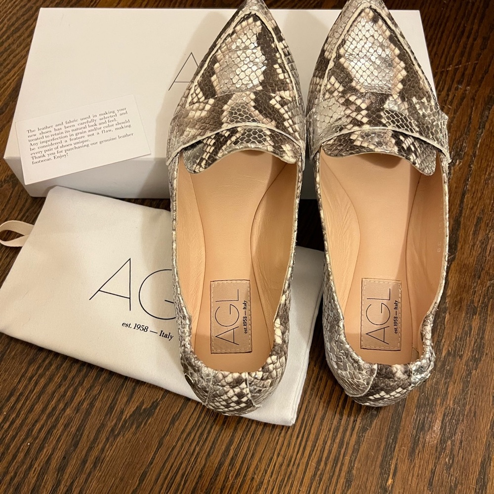 AGL “Softy Moc” Leather Flat Mocassin-Silver Snakeskin Color